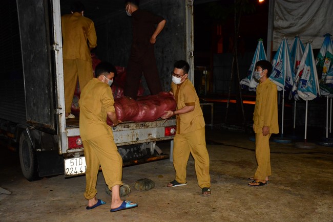 Continuing to support people in need in the Covid-19 pandemic of Hoang Phap Pagoda (series 7)